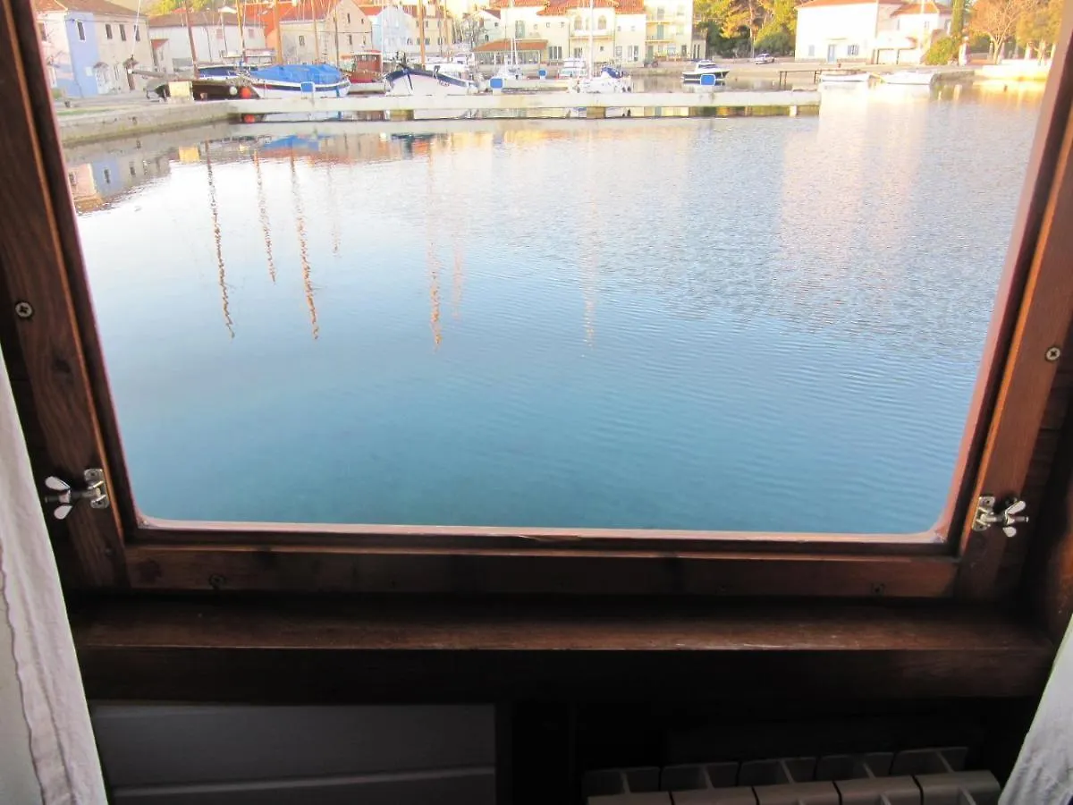 Boat & Breakfast Hotel Umag Botel
