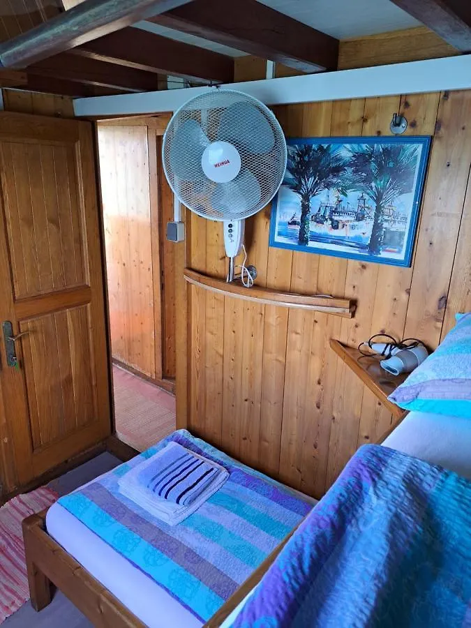 Boat & Breakfast Hotel Umag Botel
